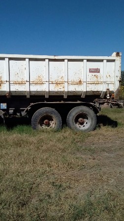 BATEA DE 25 M3. DE CAPACIDAD – DE 3 EJES (2+1) AUTODIRECCIONAL – AÑO 2009 – OMBU