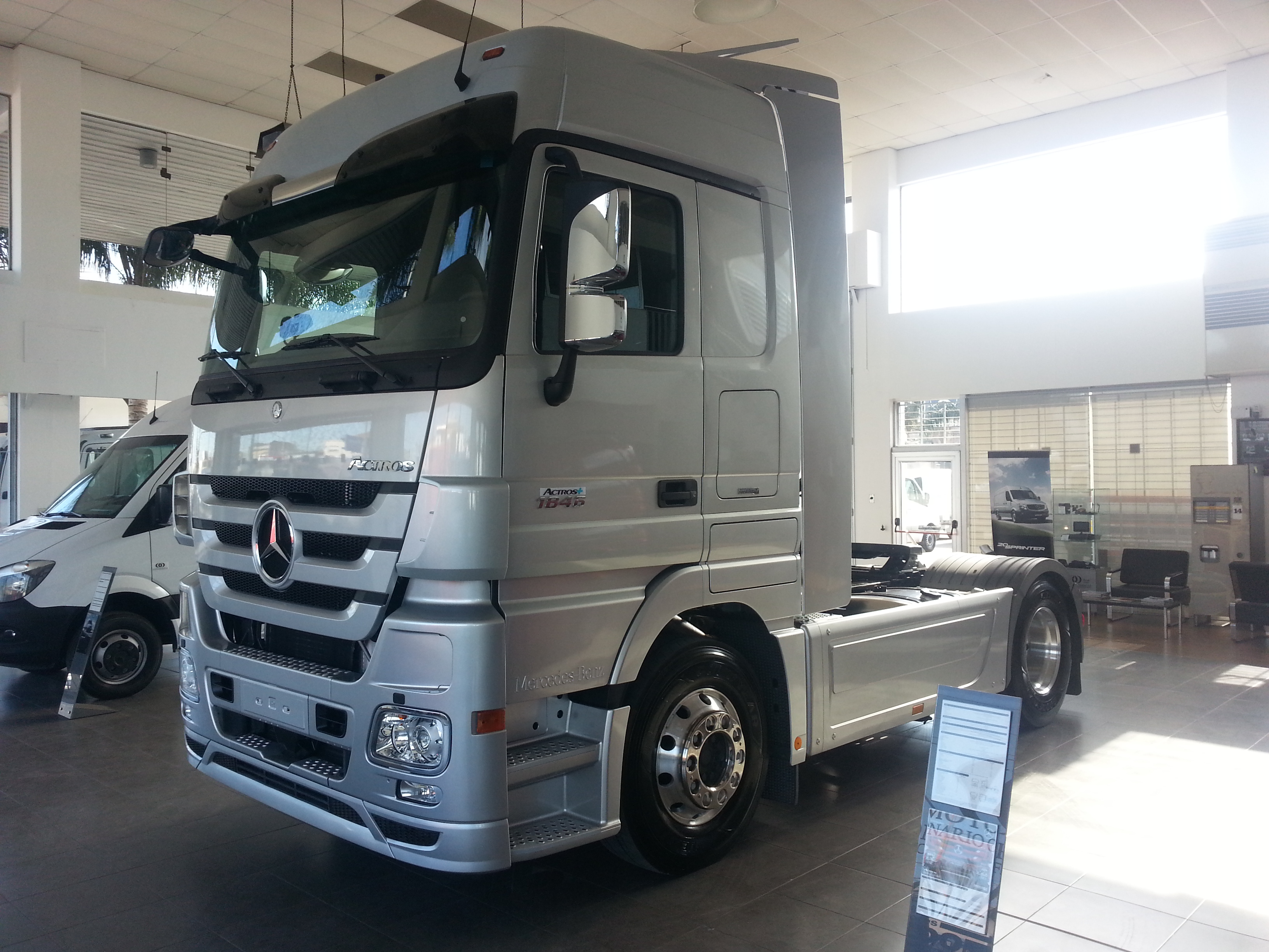 MERCEDES BENZ ACTROS 1846 + MEGA SPACE