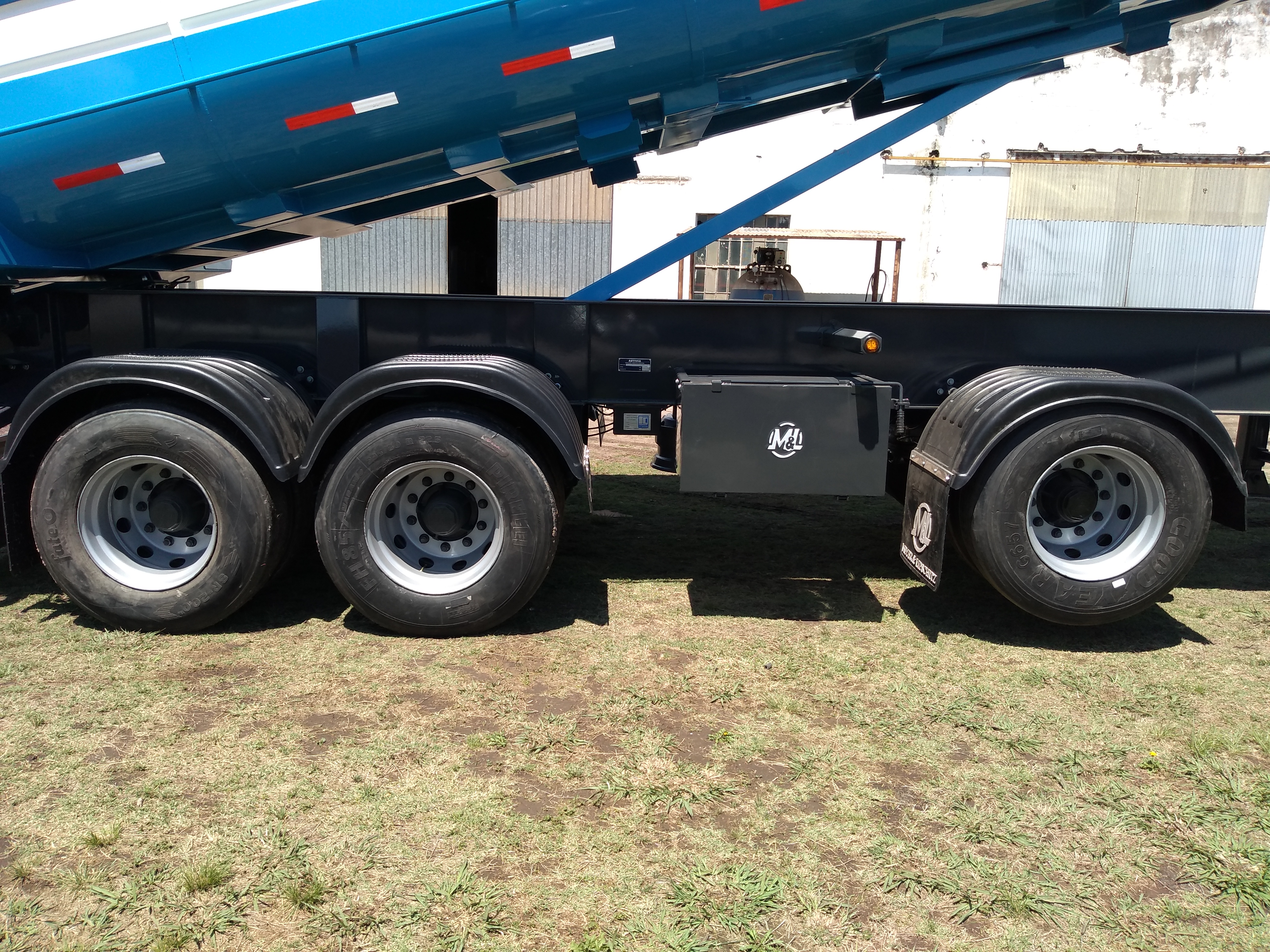 SEMI BATEA 29 MTS CÚBICOS – ADAPTABLE A 52 Tn.-