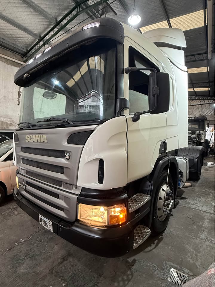VENDO SCANIA P340 TRACTOR 4X2 CABINA DORMITORIO – PERMUTO MENOR VALOR