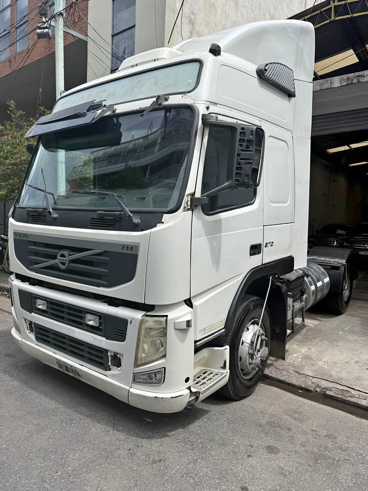 VOLVO FM 370 AÑO 2011 CAJA AUTOMATICA 4X2 TRACTOR – PERMUTO MENOR VALOR