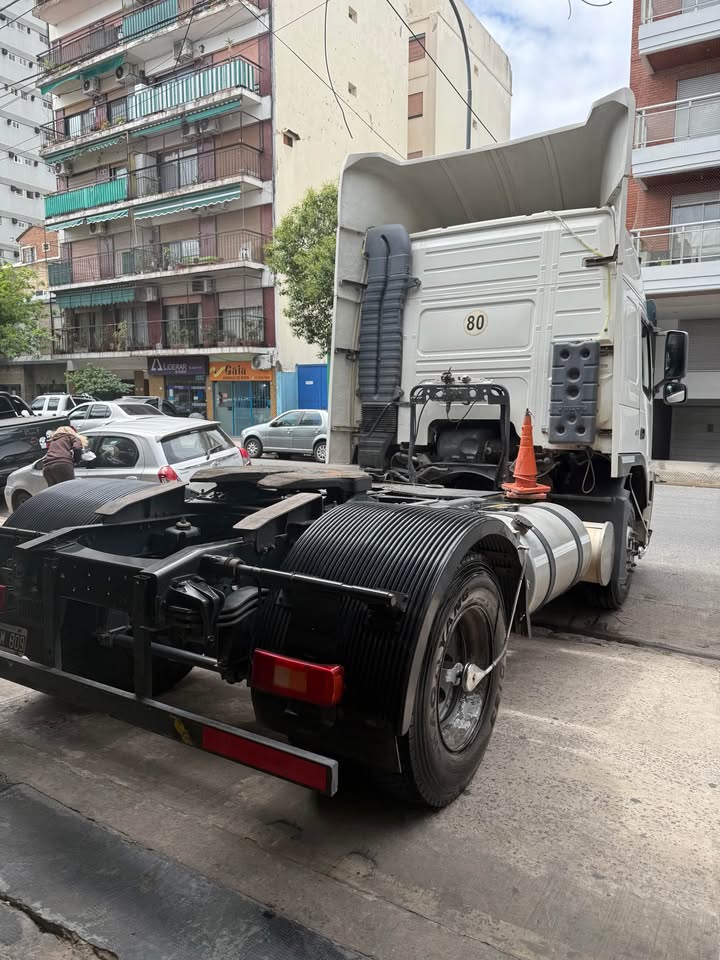 VOLVO FM 370 AÑO 2011 CAJA AUTOMATICA 4X2 TRACTOR – PERMUTO MENOR VALOR