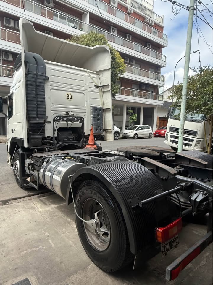 VOLVO FM 370 AÑO 2011 CAJA AUTOMATICA 4X2 TRACTOR – PERMUTO MENOR VALOR