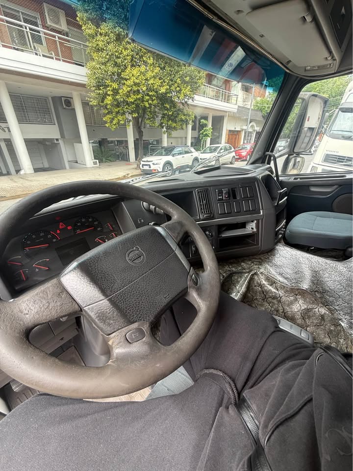 VOLVO FM 370 AÑO 2011 CAJA AUTOMATICA 4X2 TRACTOR – PERMUTO MENOR VALOR